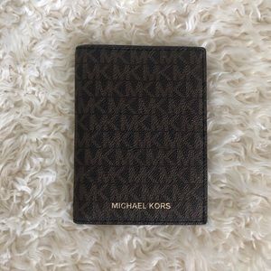 Michael Kors Bedford Travel Wallet ✈️